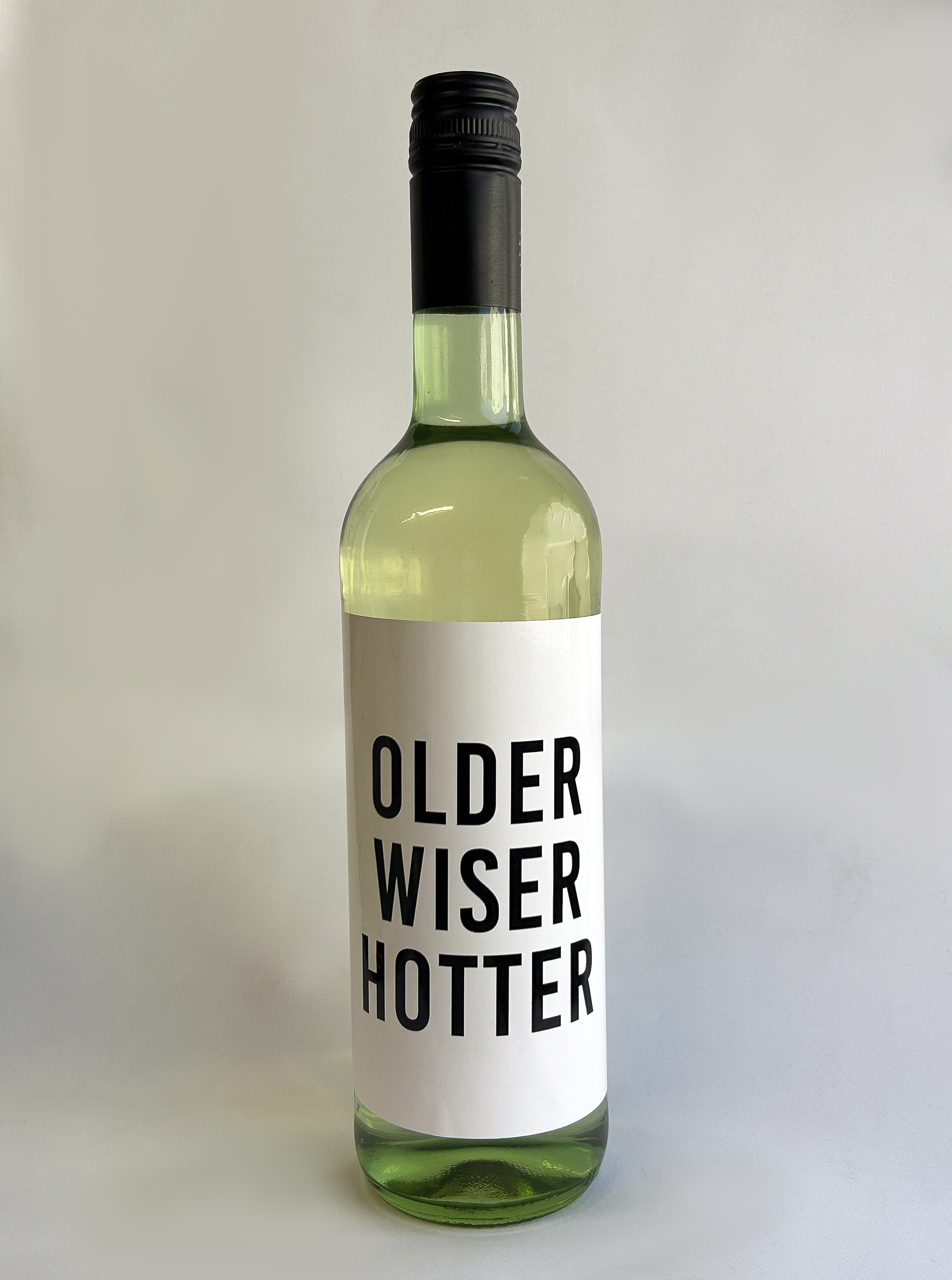 Flaschensticker "Older Wiser Hotter" Schwarz Quer (12x8cm)