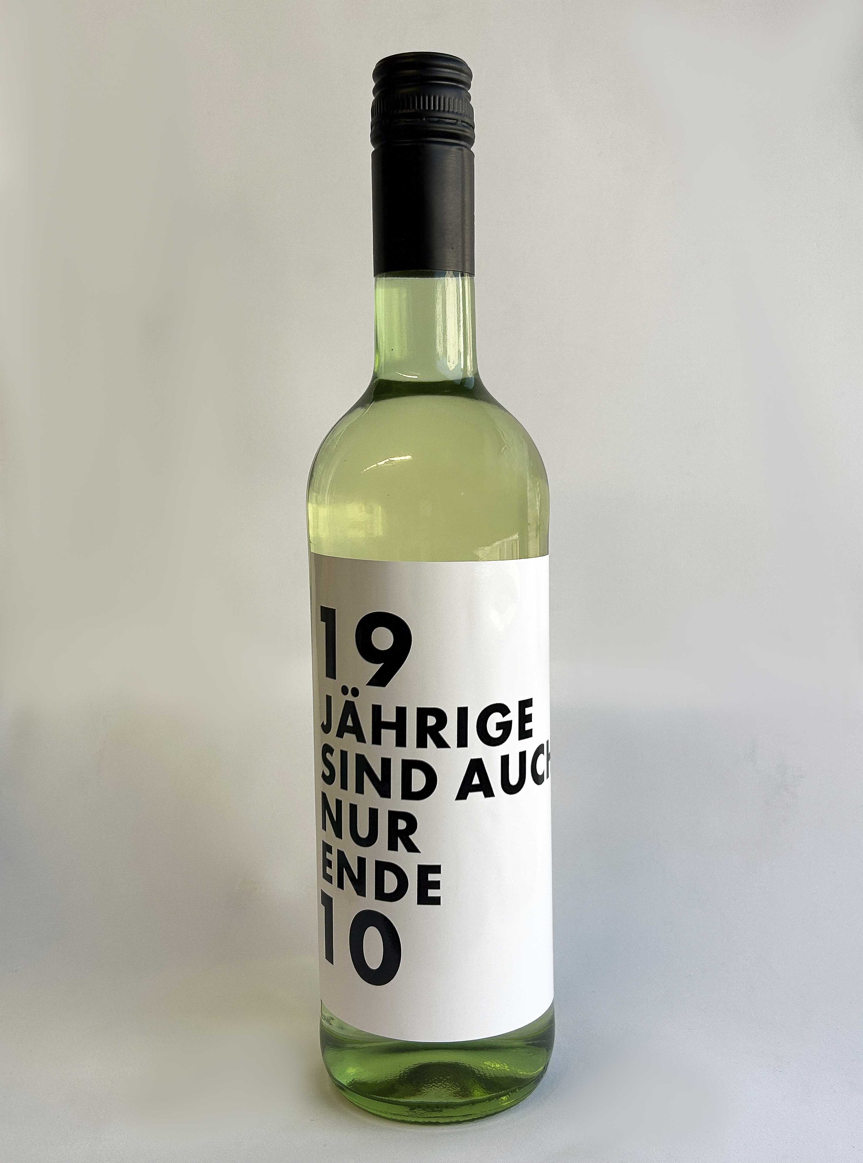 Flaschensticker "19 Jährige sind auch nur Ende 10" Quer (12x8cm)