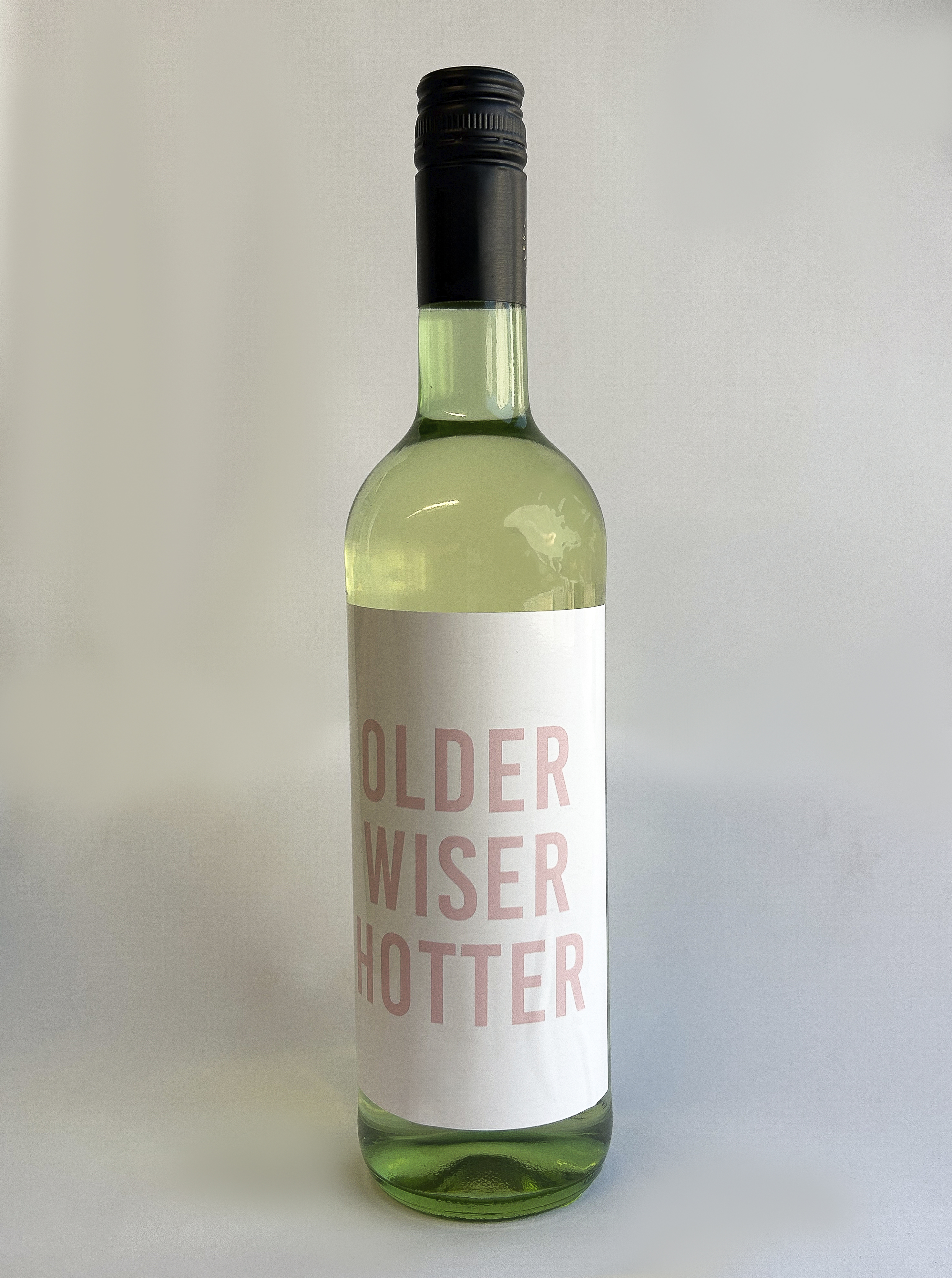 Flaschensticker "Older Wiser Hotter" Schwarz Quer (12x8cm)