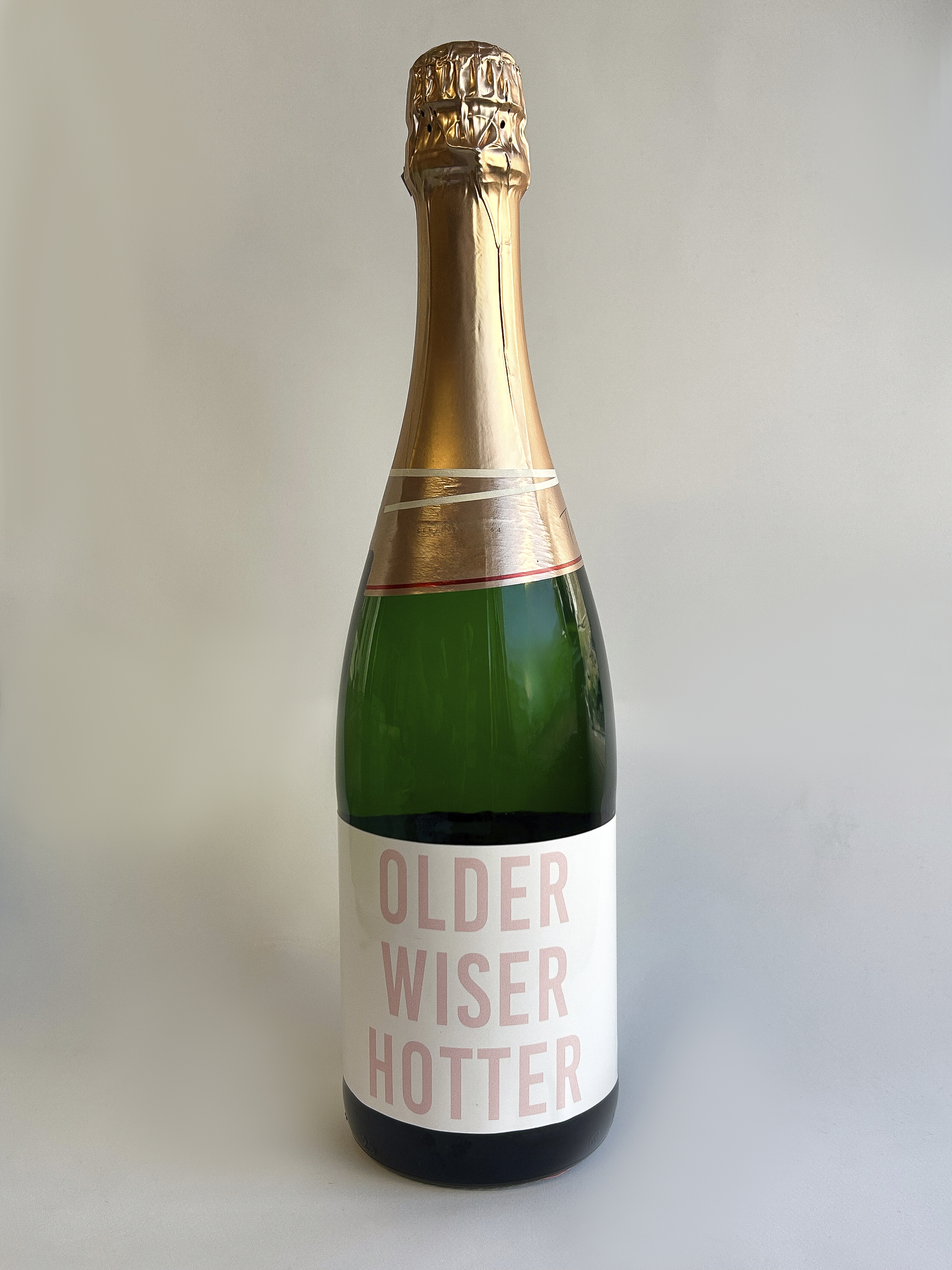 Flaschensticker "Older Wiser Hotter" Schwarz Quer (12x8cm)